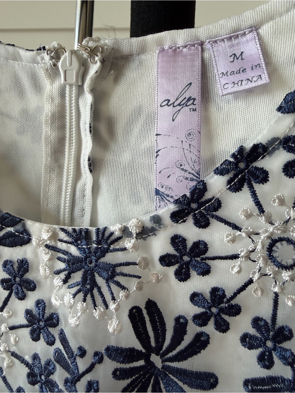 Alya Blue White Embroidered Floral Dress Medium Sleeveless Shift - Picture 3 of 4